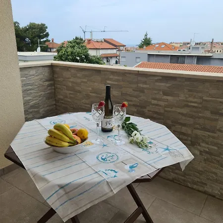Tena Croatia רוביני