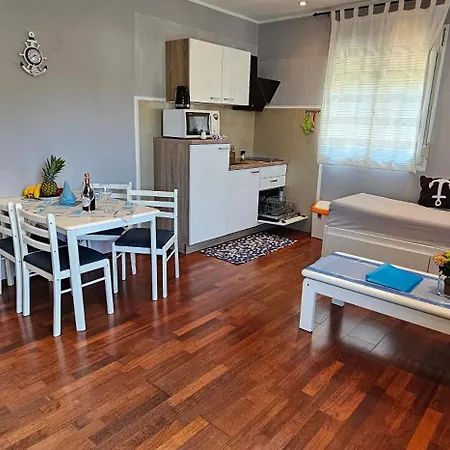 Tena Croatia * ロヴィニ